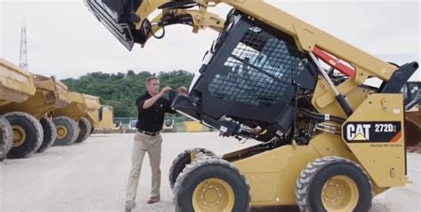 caterpillar skid steer lifting